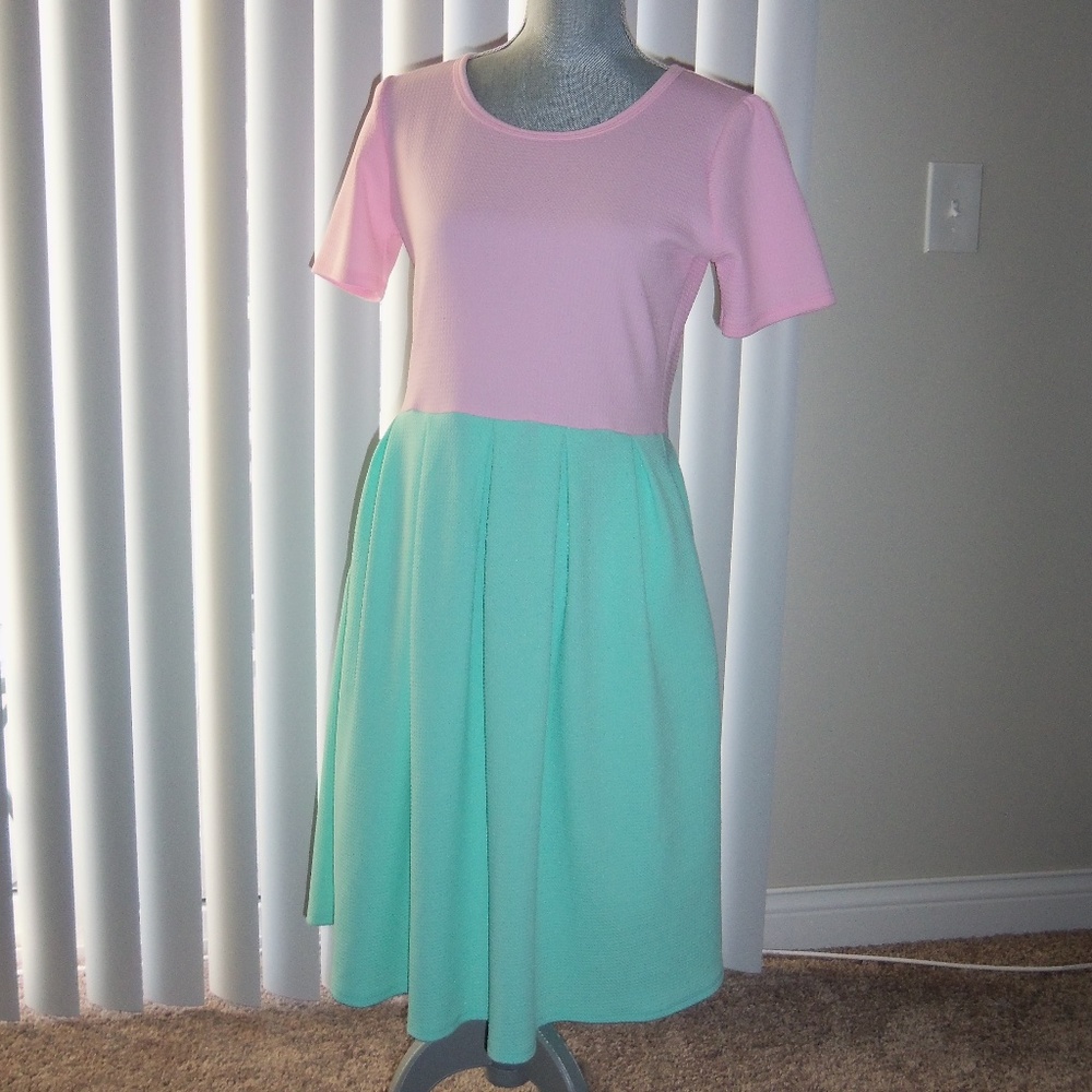 Lularoe Amelia Size M!!  Solid pink/green!! EUC!